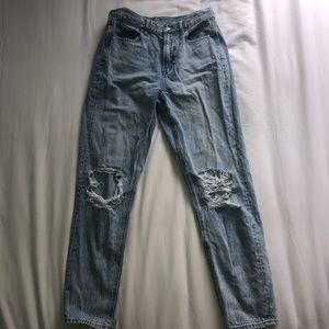 Women’s American Eagle Mom Jeans - Size 4